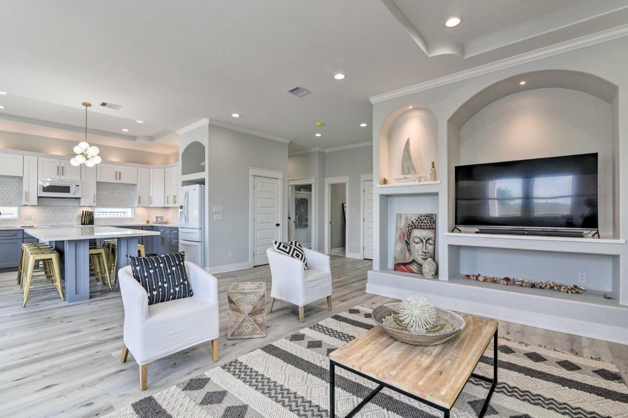 Chic Crystal Beach Escape With Deck - Walk To Beach! Bolivar Peninsula Exterior foto